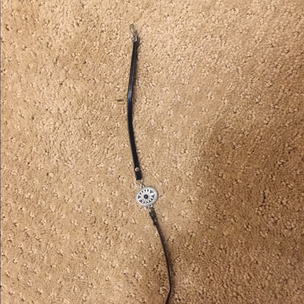 Choker - Picture 3 of 3